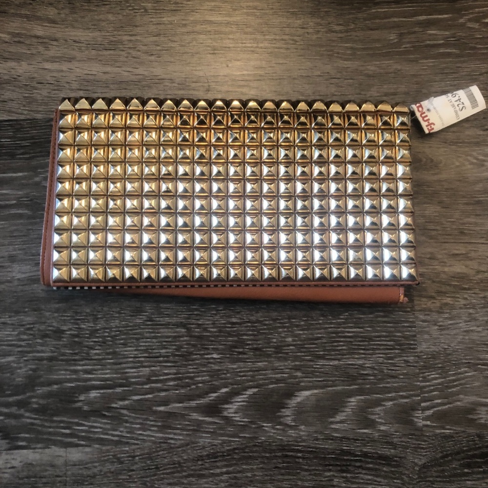 Studded clutch